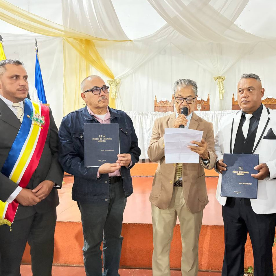 Frontera Digital,  Regionales,  Mérida | Bautizaron libro sobre la memoria histórica de la autonomía municipal en Zea