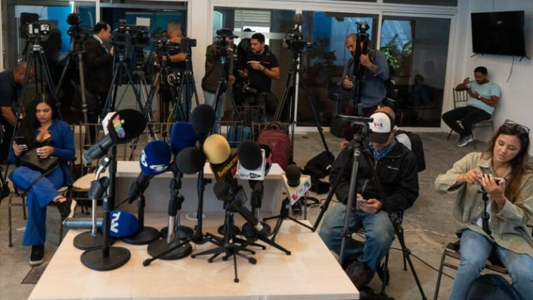 Diario Frontera, Frontera Digital,  Nacionales, ,Deportan a dos periodistas extranjeros tras horas detenidos en la frontera venezolana