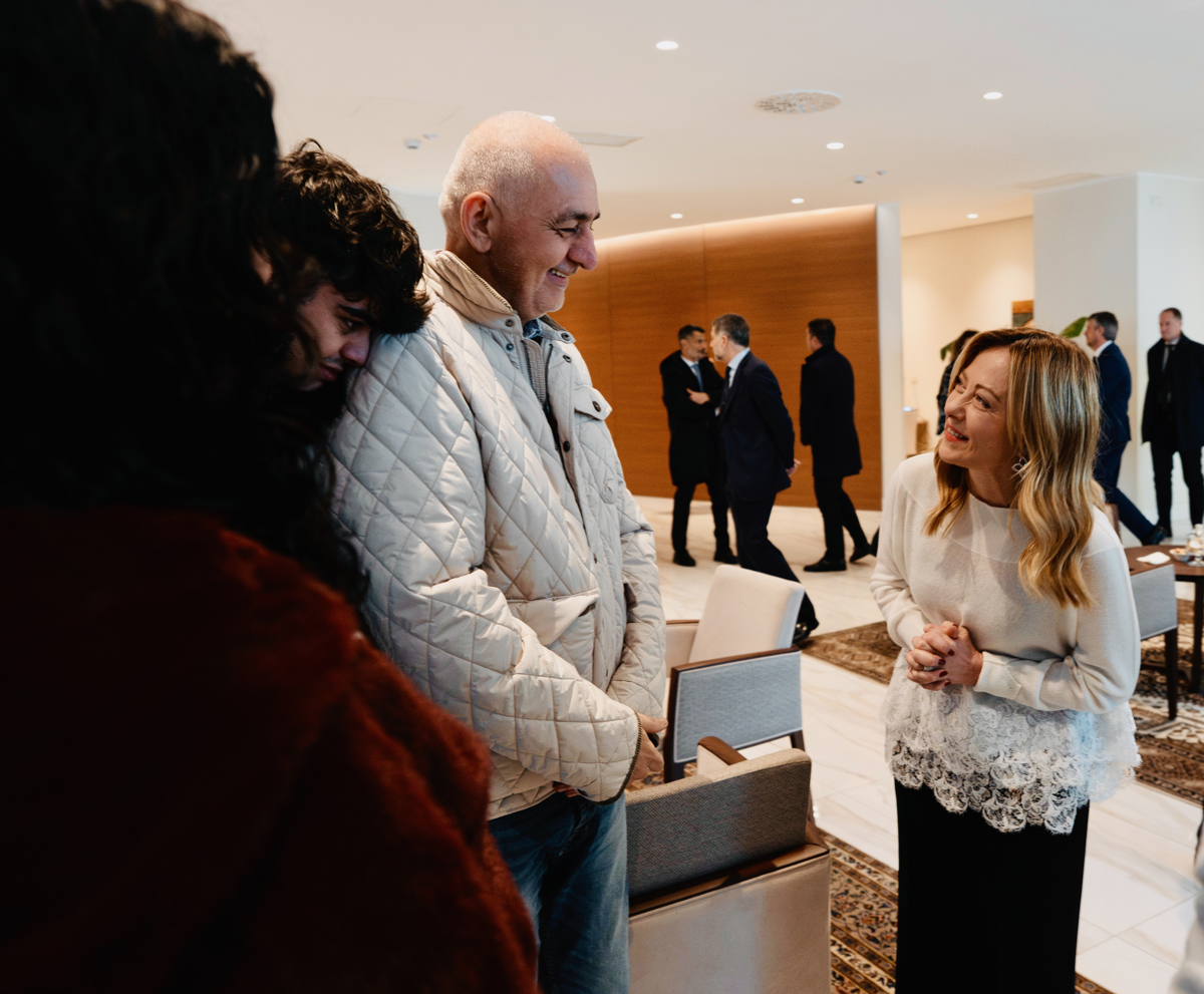 Diario Frontera, Frontera Digital,  Internacionales, ,Meloni da la bienvenida en el aeropuerto a los dos italianos excarcelados en Venezuela