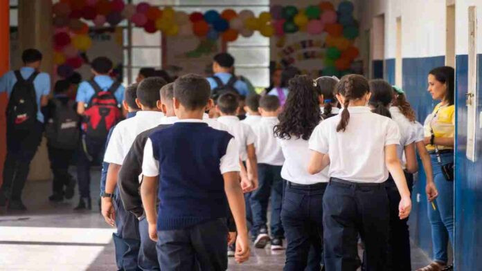 Diario Frontera, Frontera Digital,  Nacionales, ,El pasado viernes, el ministro para la Educación Héctor Rodríguez hizo un llamado a todas las familias y maestros a respaldar y acompañar a los niños, niñas y adolescentes en el inicio de clases este lunes 12 de enero.,Estudiantes de todo el país reinician clases este lunes #12E