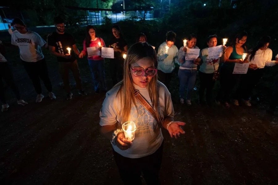Diario Frontera, Frontera Digital,  Nacionales, ,Familiares de presos políticos pasan tercera noche consecutiva a las afueras de centros de detención