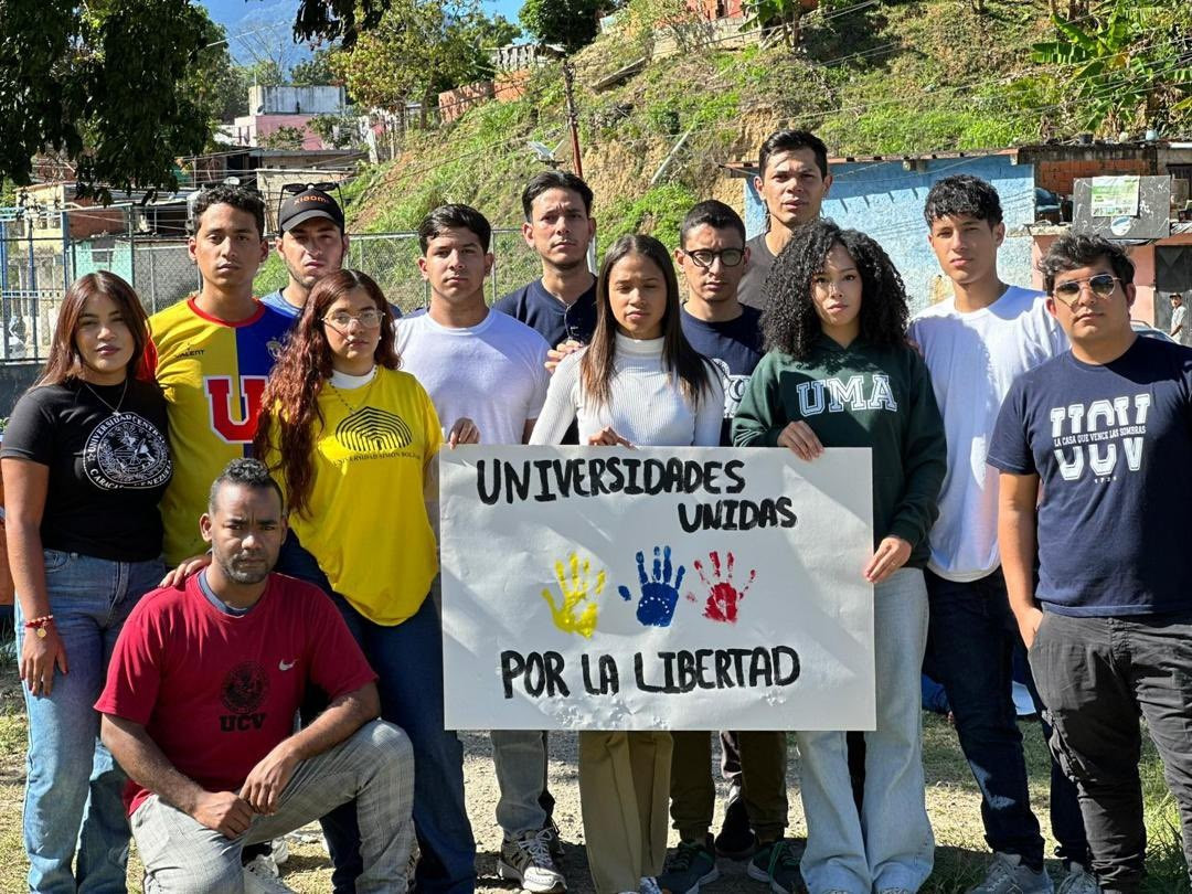 Diario Frontera, Frontera Digital,  Nacionales, ,Universitarios llevan ayuda y exigen excarcelaciones de presos políticos en El Rodeo I