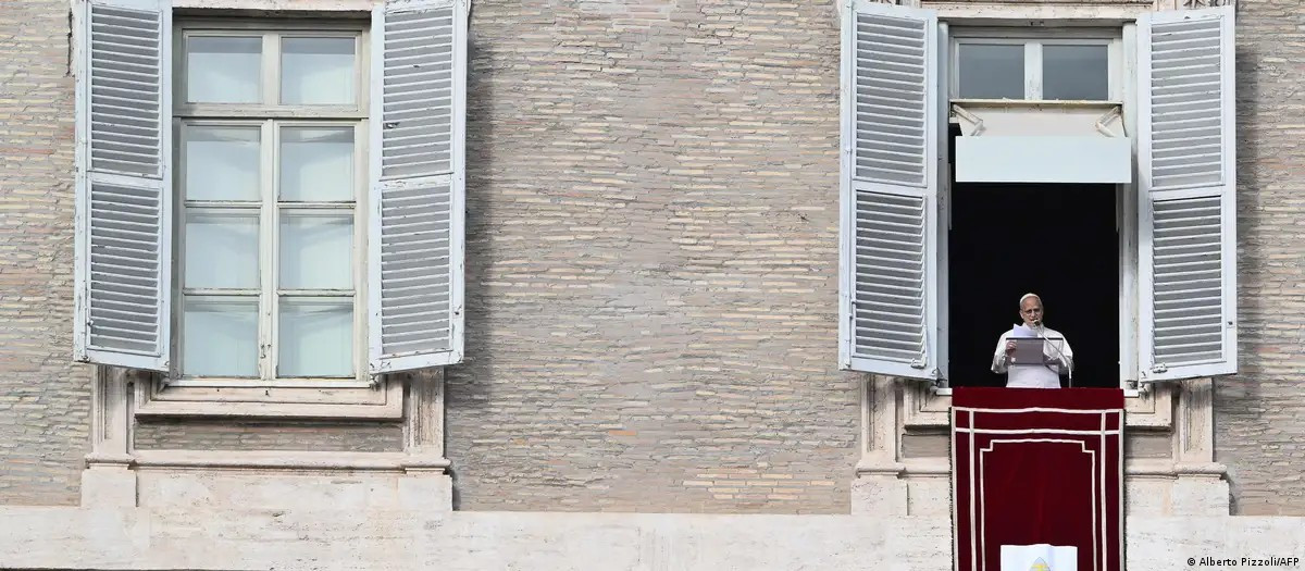 Diario Frontera, Frontera Digital,  Internacionales, ,El papa León XIV, se dirige a los fieles desde la ventana del Palacio Apostólico.,El Papa pide por la paz en su primera misa del año