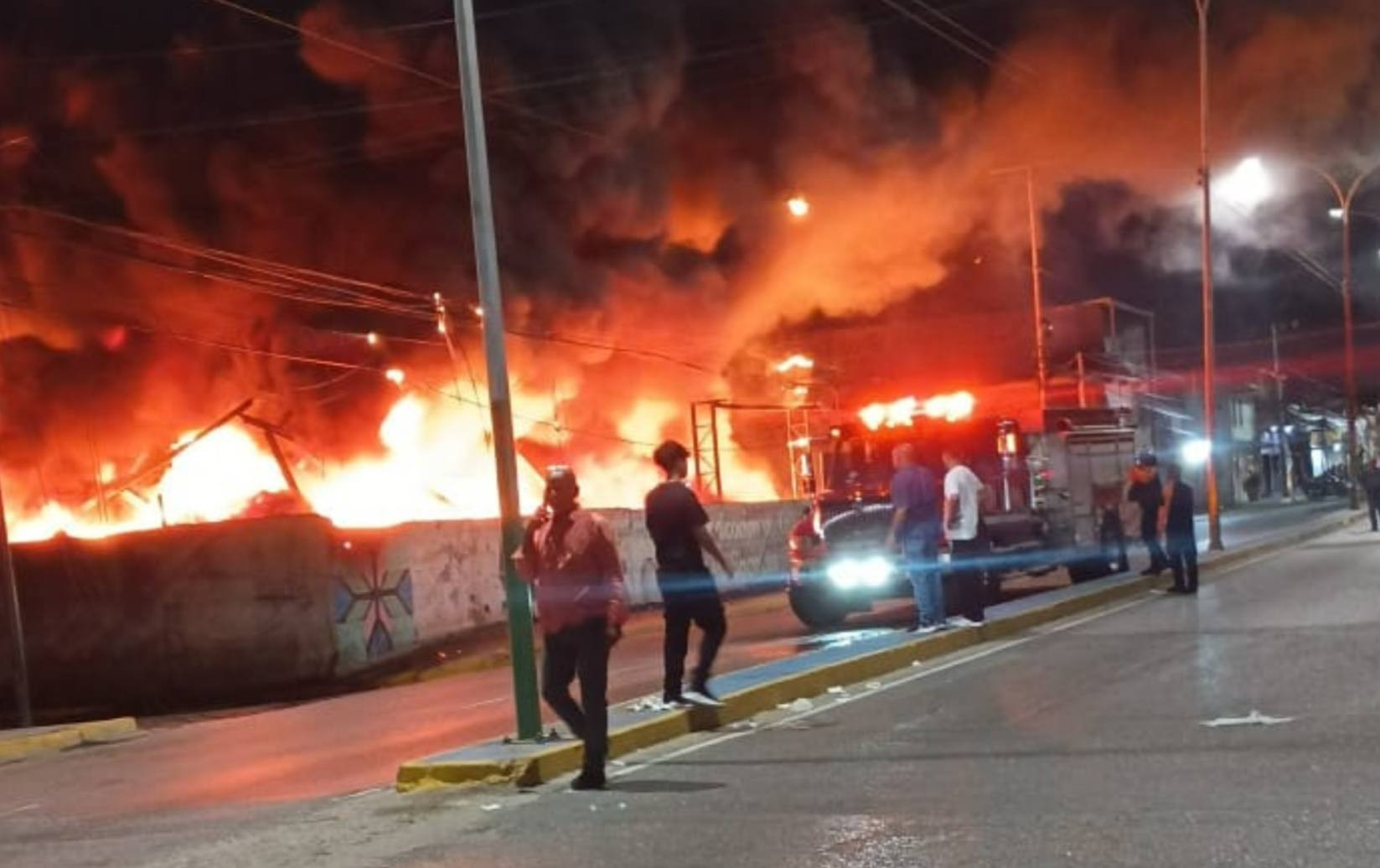 Diario Frontera, Frontera Digital,  Nacionales, ,A través de Instagram, los bomberos informaron que fue controlado el evento, no obstante, no han expuesto qué fue lo que detonó las llamas.,¡Emergencia en Año Nuevo! Empresa recuperadora de plástico sufrió un incendio en Aragua