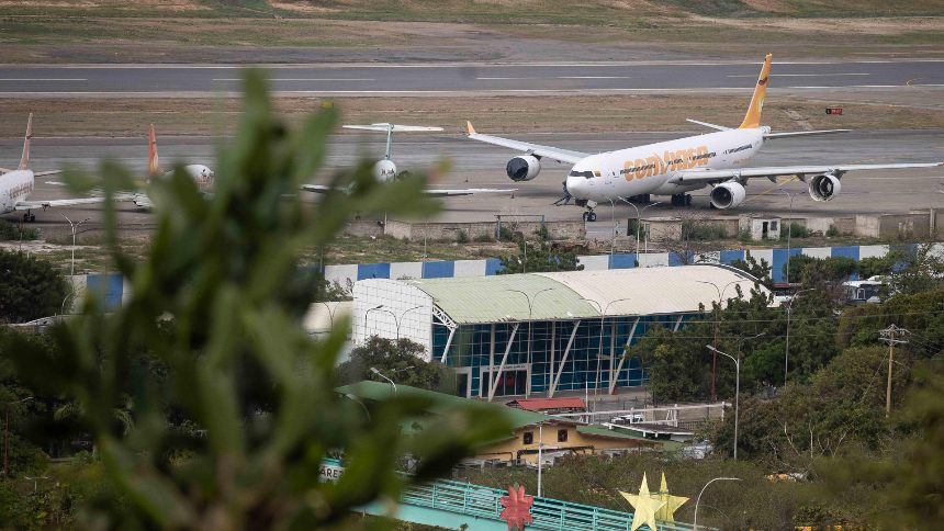 Diario Frontera, Frontera Digital,  Nacionales, ,La recomendación emitida el pasado 21 de noviembre -y reiterada el 16 de diciembre- por la Administración Federal de Aviación (FAA) ante lo que considera como «una situación potencialmente peligrosa» en la zona, desató una ola de cancelaciones de vuelos que mantiene a media máquina la actividad tradicional de Navidad y de fin de año,Venezuela cerró 2025 con una operatividad aérea limitada y en busca de atender la demanda
