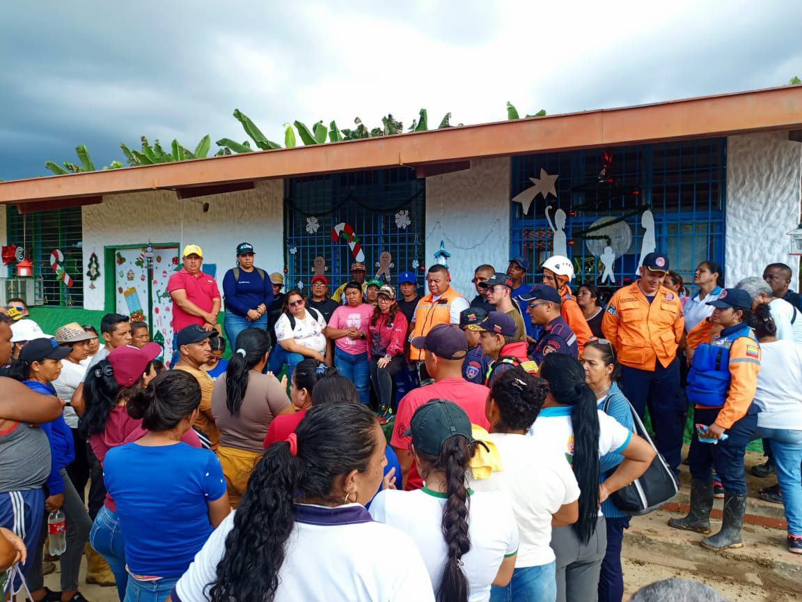 Diario Frontera, Frontera Digital,  Regionales, ,Gobernación de Mérida atiende a familias afectadas en Tulio Febres Cordero