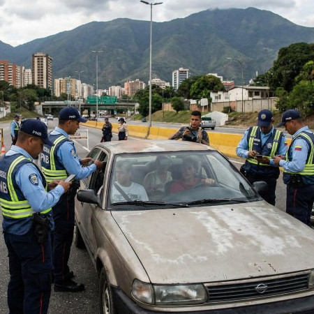 Diario Frontera, Frontera Digital,  Nacionales, ,¿Pueden revisarte tu celular en alcabalas policiales? Lo que dijeron las autoridades