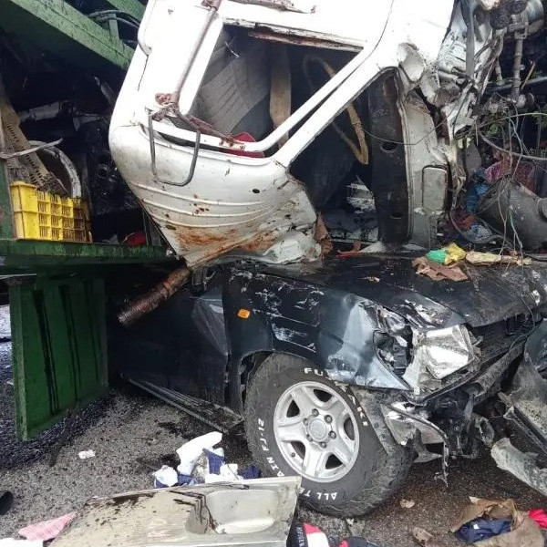Diario Frontera, Frontera Digital,  Sucesos, ,Tragedia en La Tendida: Camión de aseo causó destrozos y deja víctimas