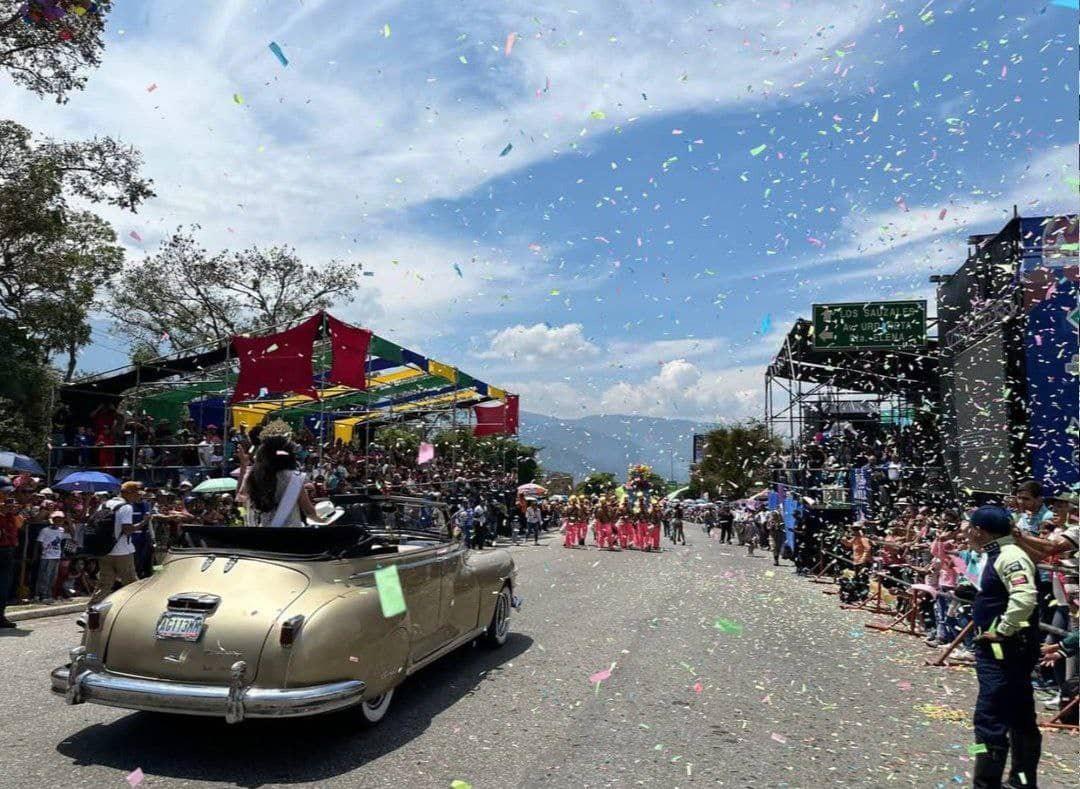 Diario Frontera, Frontera Digital,  Regionales, ,Asistentes a la Feria del Sol en Mérida abuchearon carroza oficialista: "¡Ni Chávez vive ni Maduro vuelve!"
