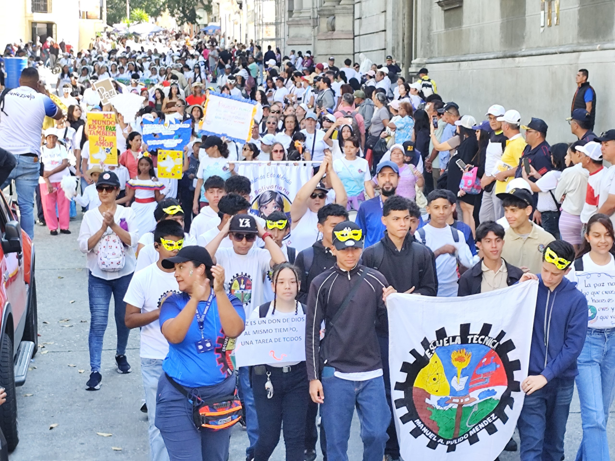 Diario Frontera, Frontera Digital,  Regionales, ,Los niños de diversas instituciones educativas recorrieron las calles merideñas, acompañados por docentes, padres y representantes,Mérida celebró masivo desfile pedagógico en respaldo a la paz