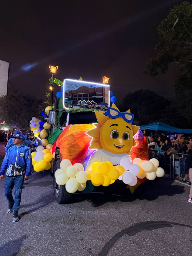 Diario Frontera, Frontera Digital,  Regionales, ,Mérida brilló en su desfile nocturno para el regocijo familiar