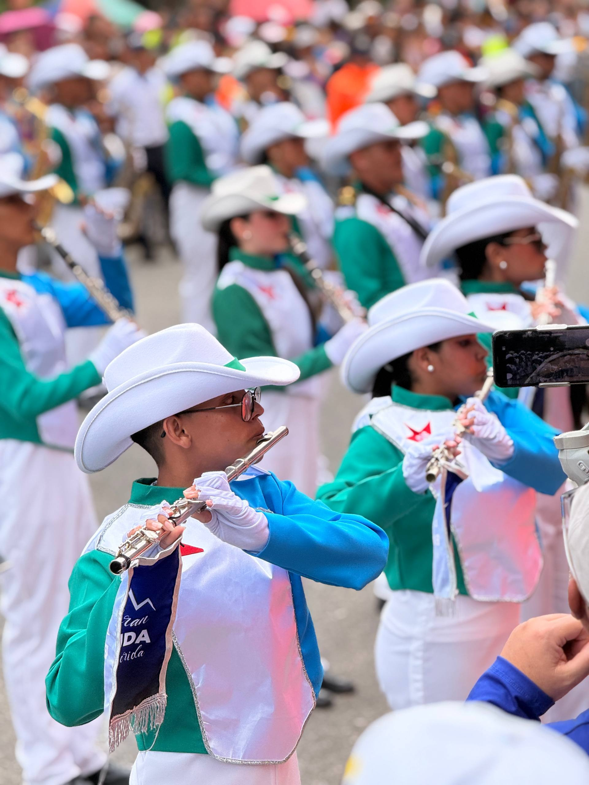 Diario Frontera, Frontera Digital,  Regionales, ,Más de 1500 artistas brillaron en la Avenida Las Américas durante el monumental desfile de Bandas Show