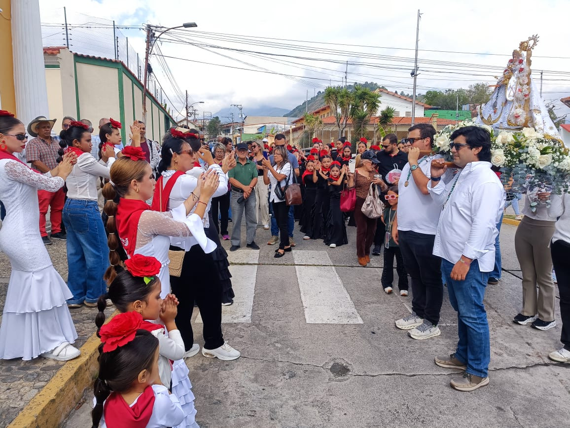 Diario Frontera, Frontera Digital,  Regionales, ,Familia taurina elevó fe en procesión desde la Monumental hasta la Catedral