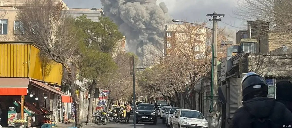 Diario Frontera, Frontera Digital,  Internacionales, ,Una nube de humo es visible tras una explosión en Irán.,Israel y Estados Unidos atacan a Irán con misiles y drones