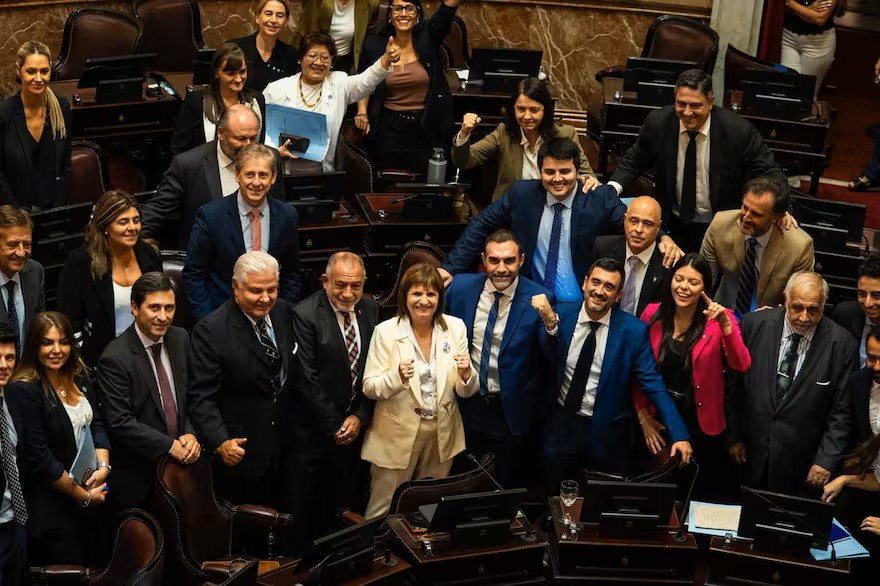Diario Frontera, Frontera Digital,  Internacionales, ,Tratamiento de la ley de reforma laboral en el Senado del Congreso de la Nación,Argentina: Senado: Gobierno sancionó la reforma laboral 
y le torció el brazo al PJ y la CGT