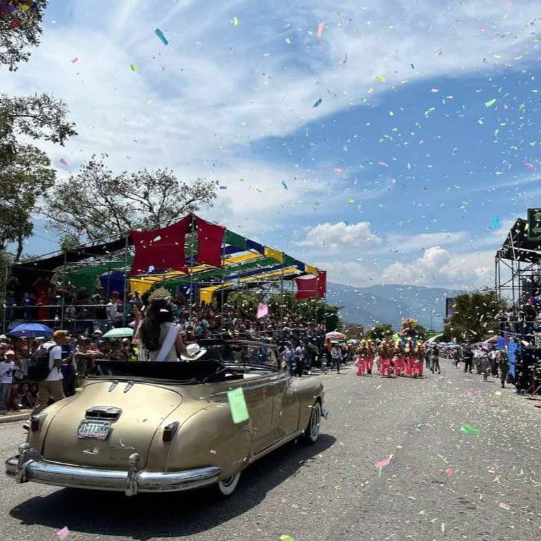 Diario Frontera, Frontera Digital,  Regionales, ,Asistentes a la Feria del Sol en Mérida abuchearon carroza oficialista: "¡Ni Chávez vive ni Maduro vuelve!"