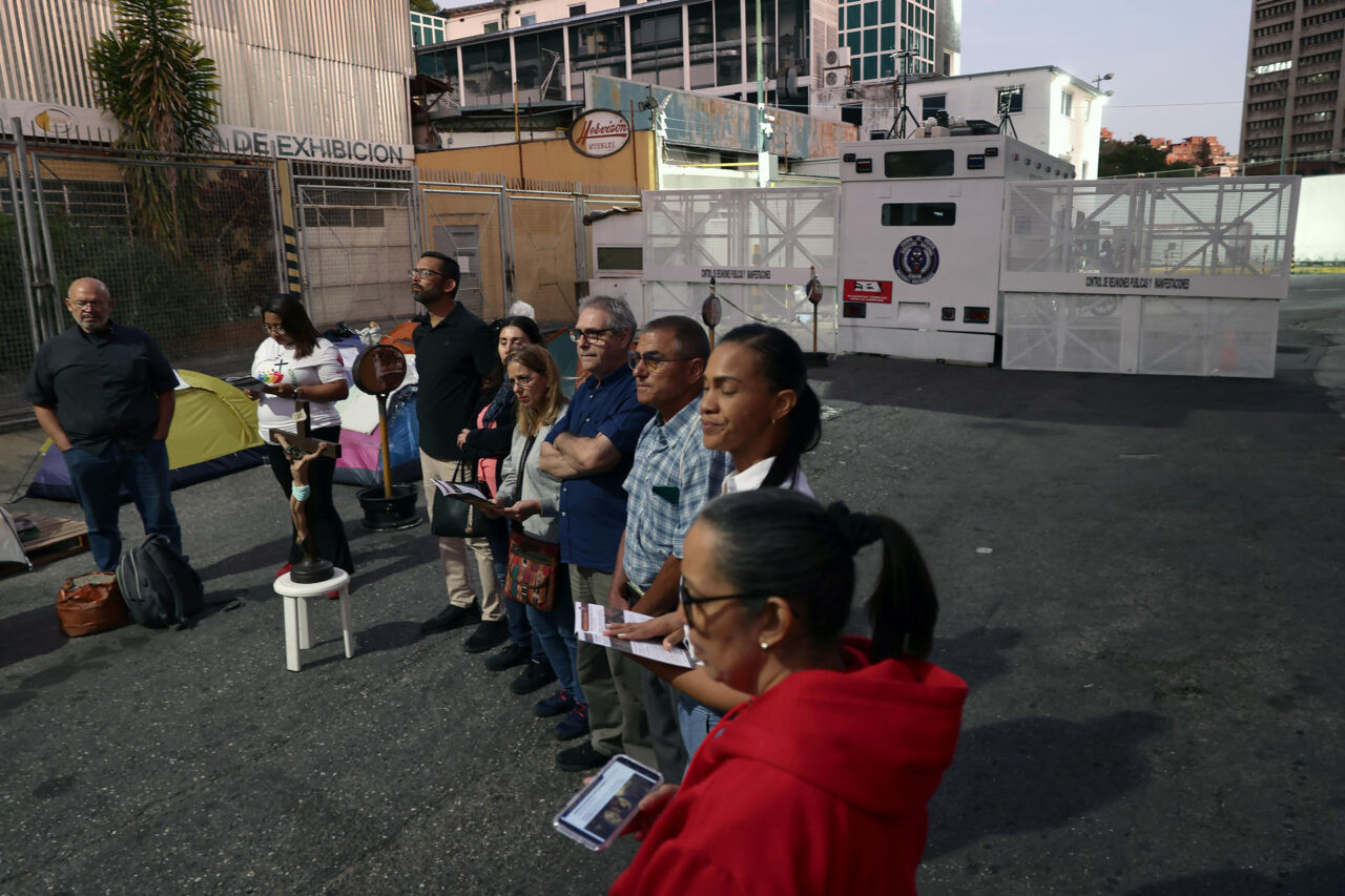 Diario Frontera, Frontera Digital,  Nacionales, ,Familiares de presos políticos piden a Delcy Rodríguez y a la encargada de Negocios de EE UU visitar Zona 7