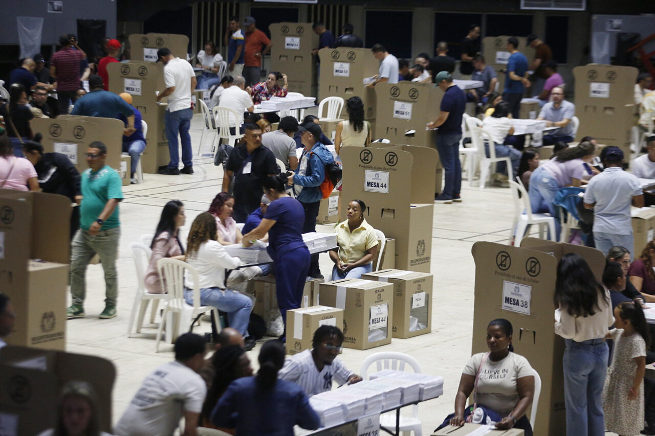 Diario Frontera, Frontera Digital,  Internacionales, ,Colombia pasa la mitad de la jornada electoral sin incidentes que afecten las votaciones