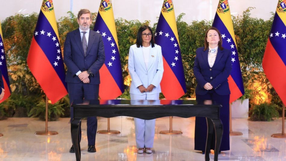 Diario Frontera, Frontera Digital,  Nacionales, ,Repsol, quien ha mantenido una presencia histórica y estratégica en el país durante más de 30 años, el pasado mes de febrero sostuvo una reunión con la Mandataria Nacional Encargada, y autoridades del sector, en la que la transnacional mantuvo su interés en participar activamente en el impulso del Motor Hidrocarburos de Venezuela.,Presidenta (E) Delcy Rodríguez firma acuerdos estratégicos con Repsol 
para fortalecer el sector hidrocarburos en Venezuela