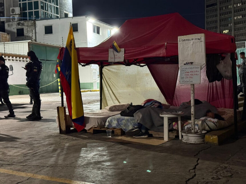 Diario Frontera, Frontera Digital,  Nacionales, ,Familiares de presos políticos levantaron el campamento en Zona 7 y trasladaron su protesta a Yare II