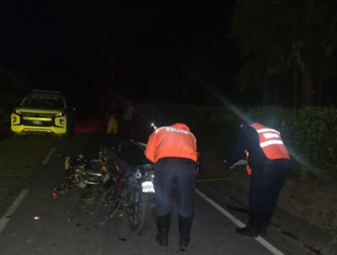 Diario Frontera, Frontera Digital,  Sucesos, ,La víctima fatal fue identificada como Herles Alfonso Vergara González, de 60 años, quien conducía una motocicleta marca Keeway, modelo Owen, color rojo, placa AA8B98J,Un muerto y dos heridos dejó grave accidente en El Vigía