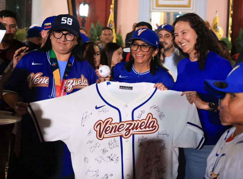 Diario Frontera, Frontera Digital,  Nacionales, ,Presidenta (e) Delcy Rodríguez recibe Copa del Clásico Mundial de Béisbol