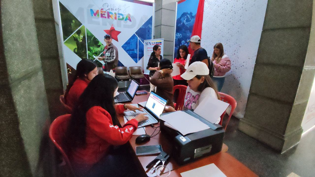 Diario Frontera, Frontera Digital,  Regionales, ,‎La coordinadora del área de asistencia al contribuyente, Himalaya Altuve, informó que este jueves el equipo técnico se instaló en el Palacio de Gobierno, específicamente en las adyacencias de la oficina de Talento Humano de la Gobernación de Mérida, brindando atención desde las 9:00 a.m. hasta las 3:00 p.m,Seniat desplegó operativo especial en el Palacio de Gobierno