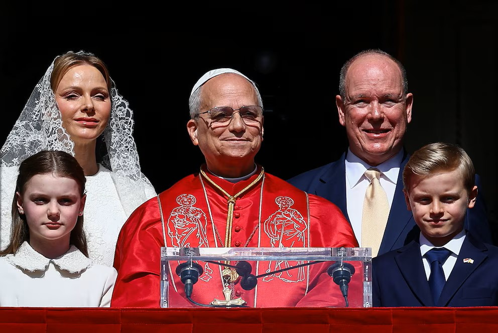 Diario Frontera, Frontera Digital,  Internacionales, ,El príncipe Alberto II de Mónaco, la princesa Charlene, el príncipe Jacques, la princesa Gabriella y el papa León XIV observan desde un balcón del Palacio del Príncipe durante la visita de un día del Papa a Mónaco, el 28 de marzo de 2026. REUTERS/Guglielmo Mangiapane,El papa León XIV visitó Mónaco y denunció que la ostentación de la fuerza 
y la prevaricación amenazan la paz