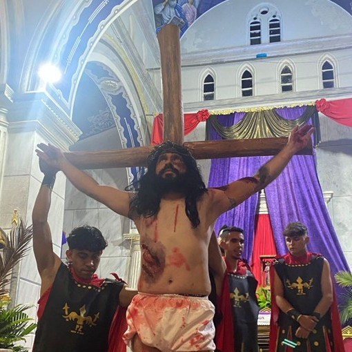 Diario Frontera, Frontera Digital,  Regionales, ,Jóvenes de Zea conmueven a la feligresía con el tradicional Viacrucis del Reloj
