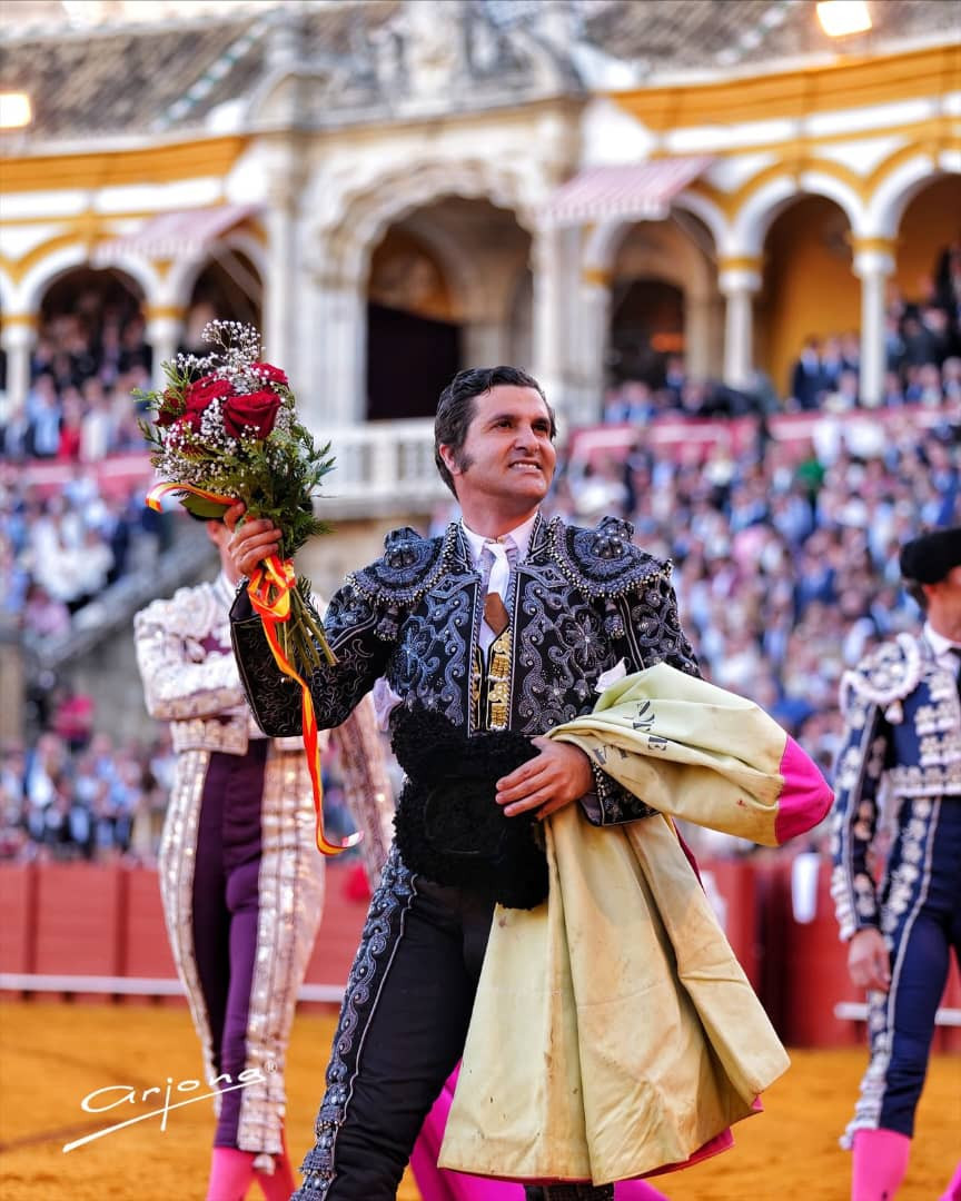 Diario Frontera, Frontera Digital,  Entretenimiento, ,El maestro recogió las palmas más fino o afinado, serio o concentrado, enfundado en un vestido imponente por su oscuridad, por el negro de fondo y por el gris del bordado, por las medias blancas y el chaleco dorado,Morante de la Puebla libera una emoción incontenida 
por su Resurrección en Sevilla