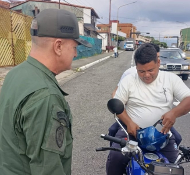 Diario Frontera, Frontera Digital,  El Vigía Panamericana, ,Acompañado del diputado a la Asamblea Nacional, Rodolfo Zerpa y efectivos de la Policía Nacional Bolivariana, Policía del estado Mérida, Guardia Nacional Bolivariana, Guerrero manifestó que ejerciendo Puntos de Atención al Ciudadano (PAC) intentó concientizar a quienes manejan vehículos tipo moto y no usan casco de seguridad,Zodi-Mérida realiza operativo para uso obligatorio del casco de seguridad en El Vigía