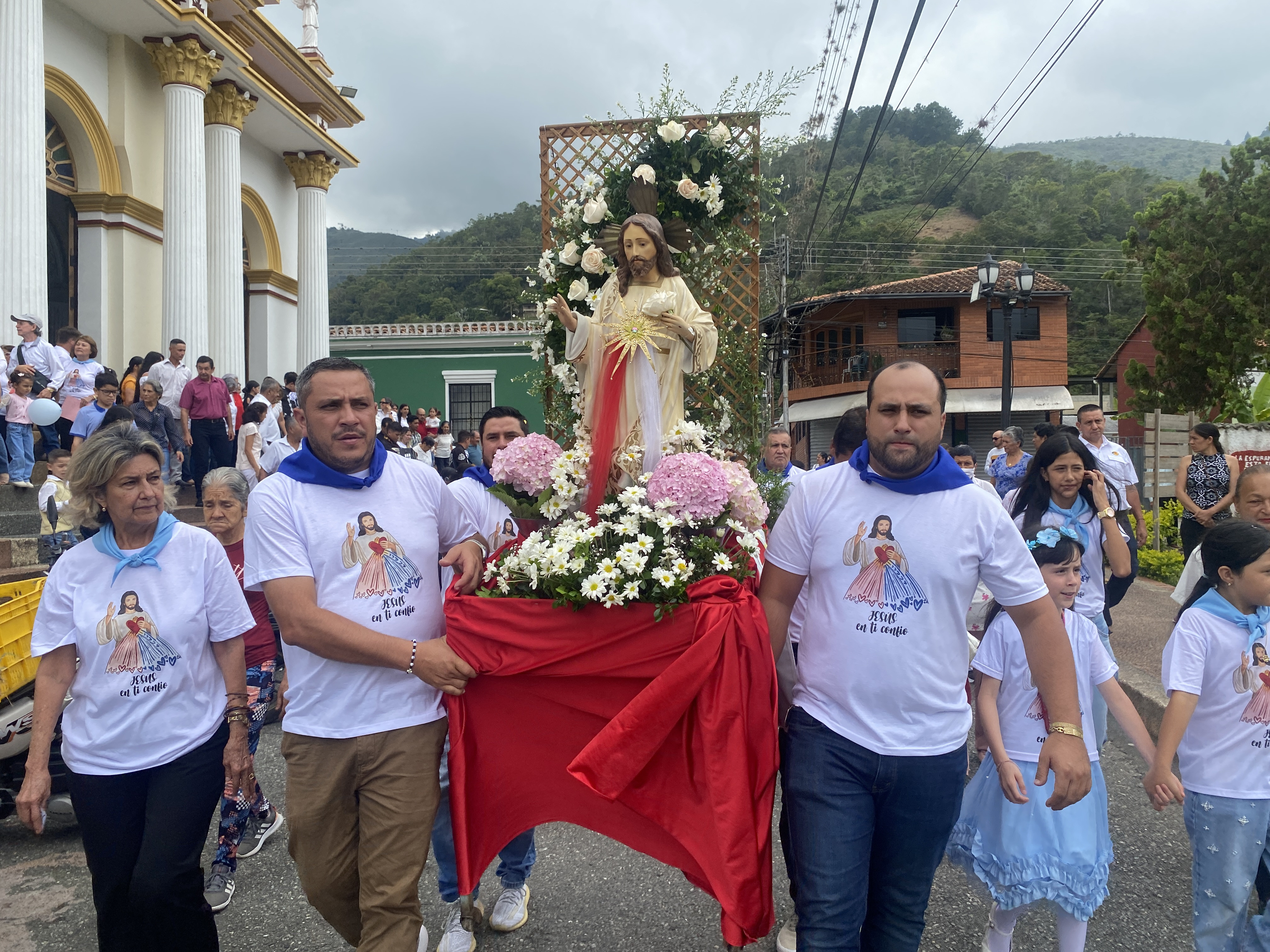Diario Frontera, Frontera Digital,  Regionales, ,La Santa Misa, presidida por el Padre Aldemar, fue un encuentro emotivo donde el párroco recordó en su homilía que el fin último de esta devoción es permitir que Dios actúe en nosotros a través de nuestras palabras y oraciones,Feligresía de Zea celebró con júbilo la Fiesta de la Divina Misericordia