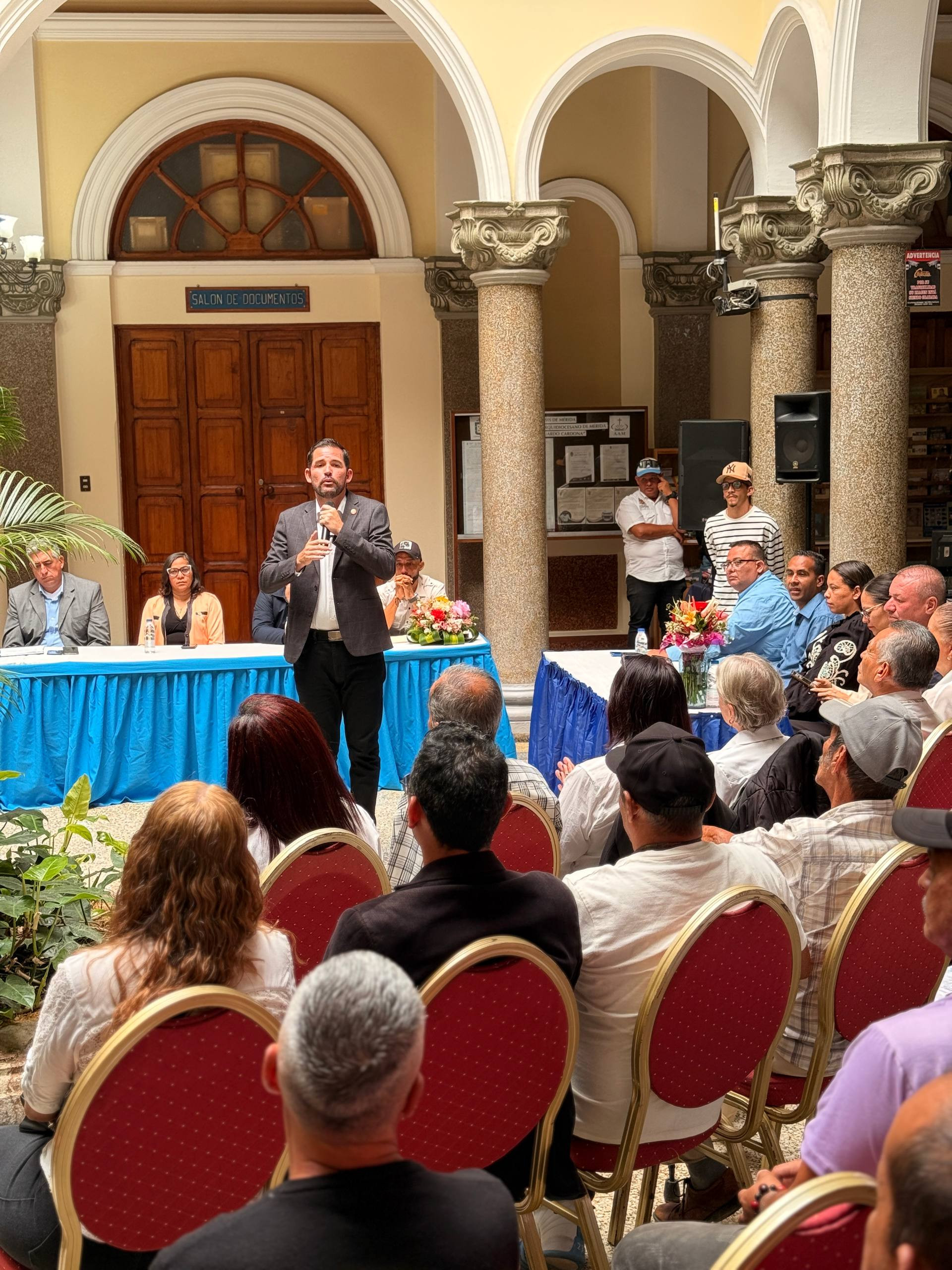 Diario Frontera, Frontera Digital,  Regionales, ,El evento inició con una sesión solemne del cuerpo legislativo municipal que tuvo lugar en las instalaciones del Palacio Arzobispal. Encabezado por el presidente del Concejo Municipal de Libertador, Daniel Romero; contó además con la asistencia del alcalde del municipio Libertador, Nelson Álvarez, y el arzobispo metropolitano de Mérida, monseñor Helizandro Terán,La Alcaldía de Mérida otorgó reconocimiento a la labor 
de quienes hicieron brillar la Semana Mayor 2026