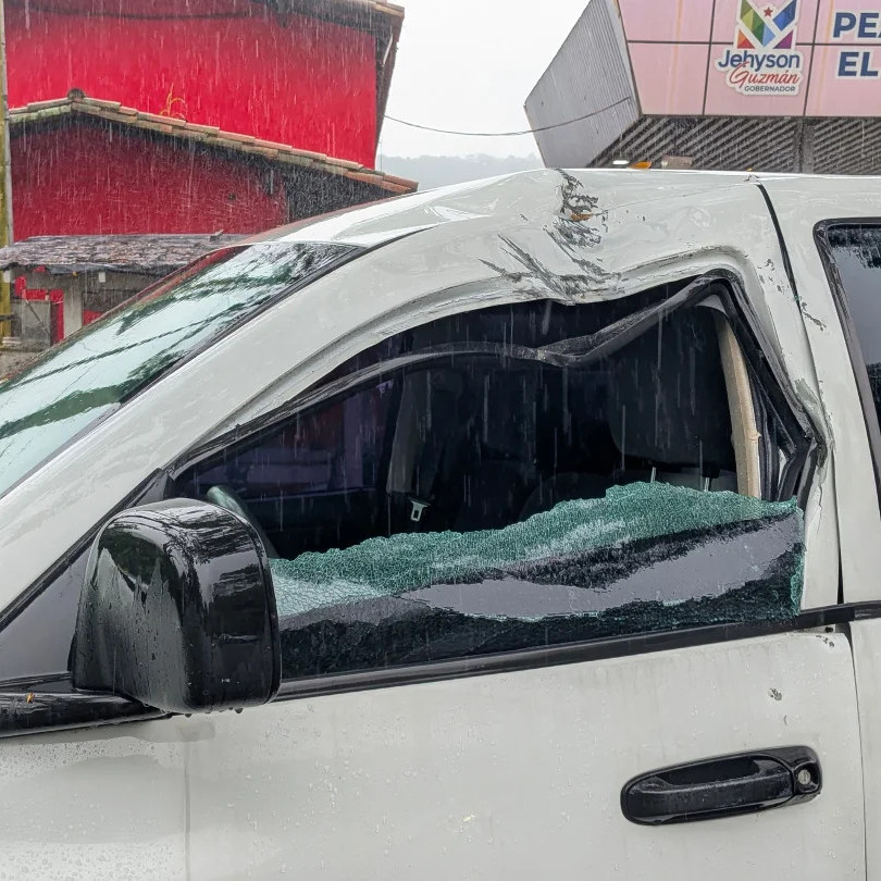 Diario Frontera, Frontera Digital,  El Vigía Panamericana, ,Piedras impactaron camioneta en la Local 008 de El Vigía - Mérida
