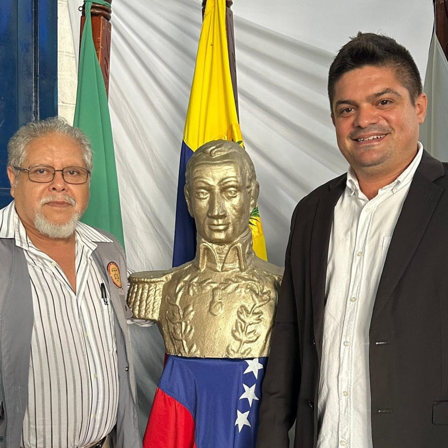 Diario Frontera, Frontera Digital,  El Vigía Panamericana, ,Franco Di Girolamo donó busto de Bolívar al municipio Caracciolo Parra Olmedo