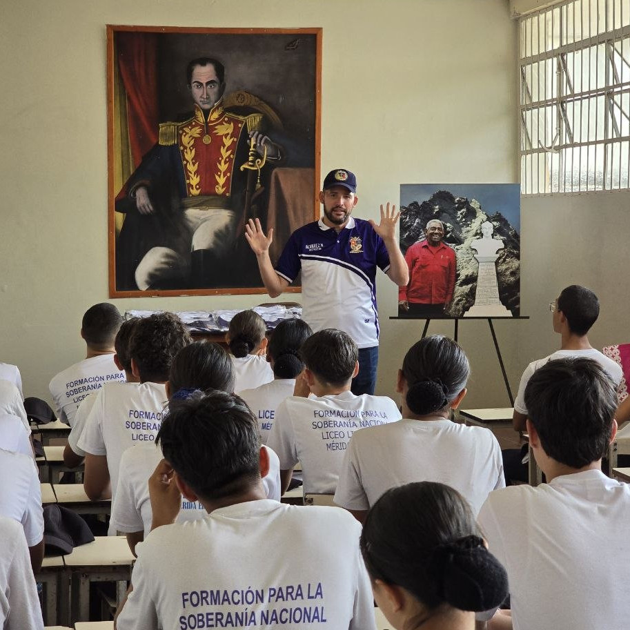 Diario Frontera, Frontera Digital,  Regionales, ,Alcalde Nelson Álvarez entrega uniformes a la Promoción de Brigadieres 
"General en Jefe Rafael Urdaneta" del Liceo Libertador