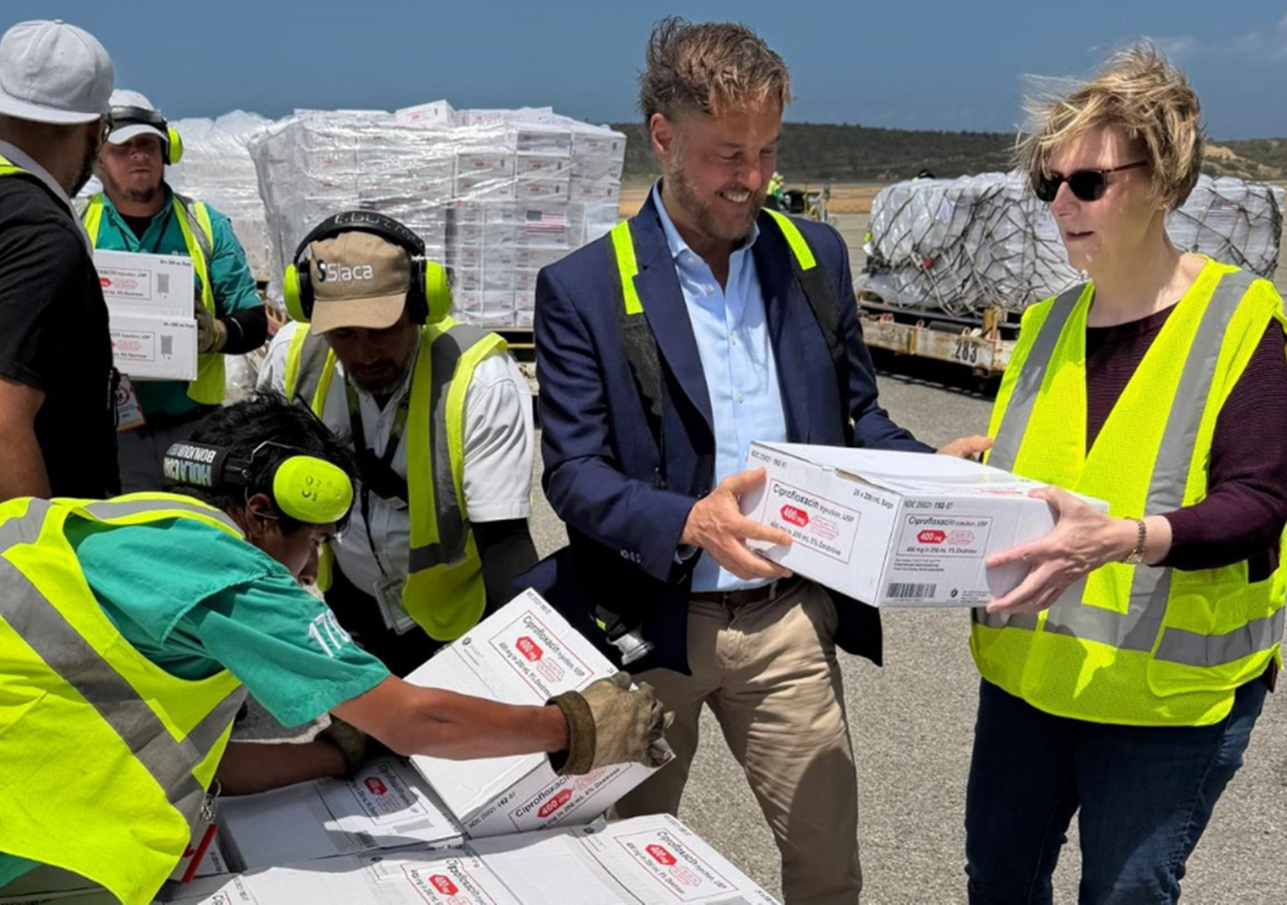 Diario Frontera, Frontera Digital,  Nacionales, Salud, ,La exencargada de negocios de Estados Unidos en Caracas, Laura Dogu, recibió un cargamento de 65.000 kilos | Foto: Embajada de Estados Unidos en Venezuela,EE UU confirma que toneladas de medicamentos fueron entregadas 
al Ministerio de Salud en Venezuela