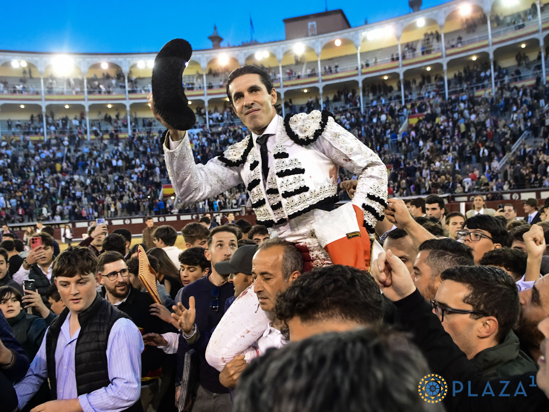 Diario Frontera, Frontera Digital,  Entretenimiento, ,Blanca como una novia se vistió Las Ventas cuando dobló el cuarto. Otra vez Alejandro Talavante había enamorado a Madrid, otra vez tocaba la gloria en la primera corrida de feria,El séptimo cielo de Alejandro el «Ganador»