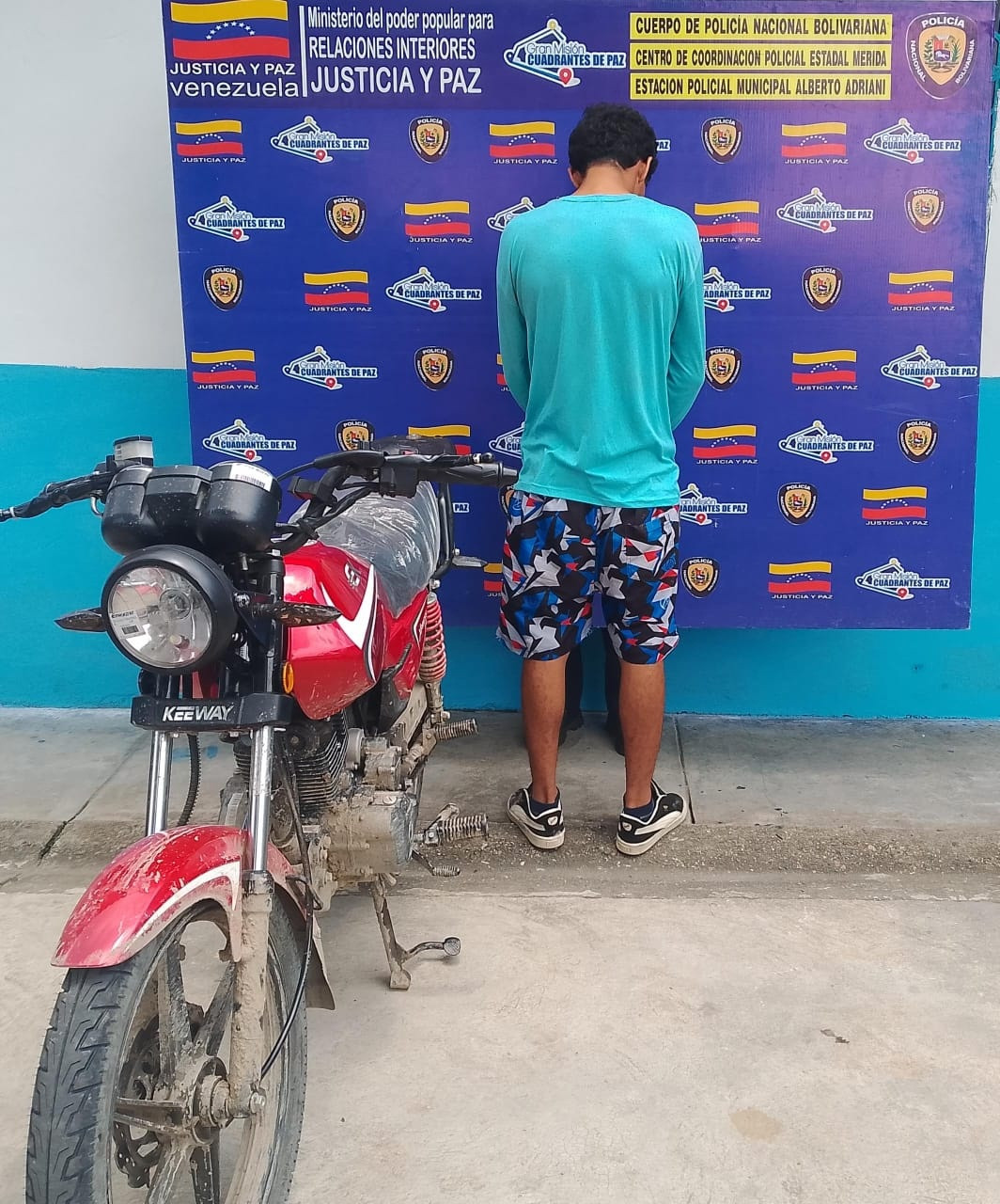 Diario Frontera, Frontera Digital,  Sucesos, ,El procedimiento se efectuó en el sector Los Pozones, adyacente a la Escuela Bolivariana Manuelita Sáenz,PNB recuperó una moto hurtada y capturó a zuliano en El Vigía