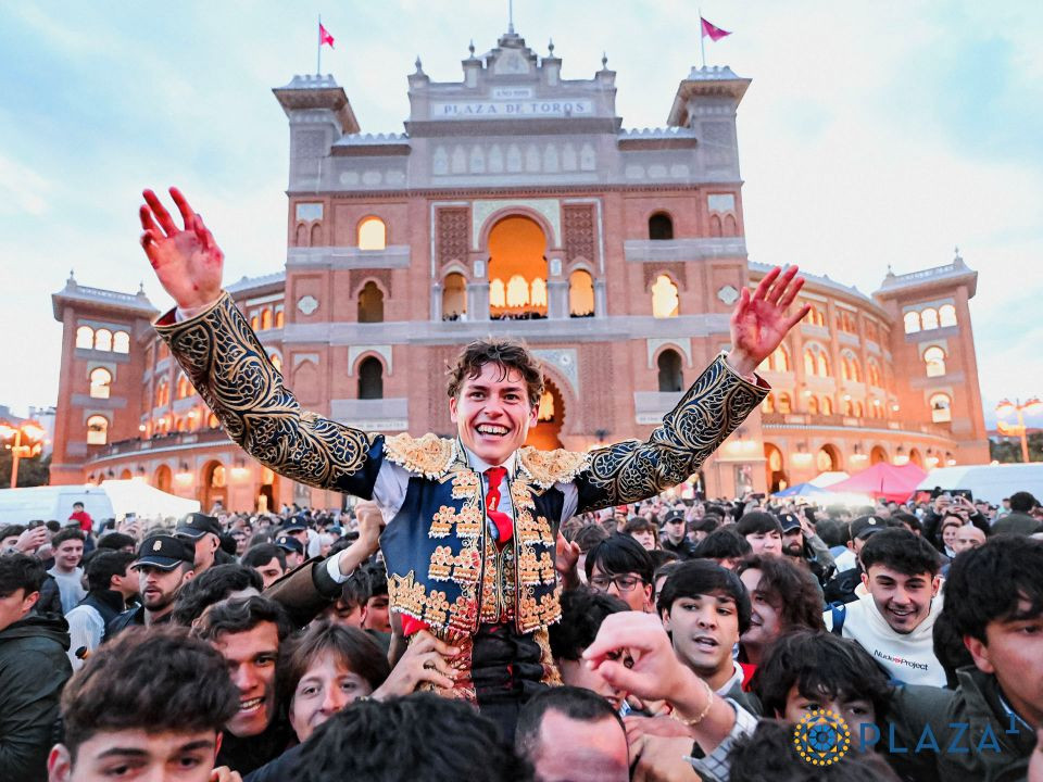 Diario Frontera, Frontera Digital,  Entretenimiento, ,Cuando la aguja del reloj pasaba las nueve y media de la noche, Álvaro Serrano atravesaba la Puerta Grande con toda su impactante revelación a cuesta,Puerta Grande para la impactante revelación de Álvaro Serrano en Las Ventas