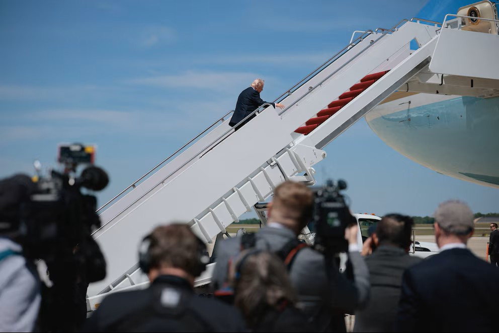 Diario Frontera, Frontera Digital,  Internacionales, ,El presidente de Estados Unidos, Donald Trump, aborda el Air Force One para un viaje a China, en la Base Conjunta Andrews, Maryland, EE. UU., el 12 de mayo de 2026. REUTERS/Evan Vucci,Donald Trump viaja rumbo a Beijing para reunirse 
con el presidente chino Xi Jinping