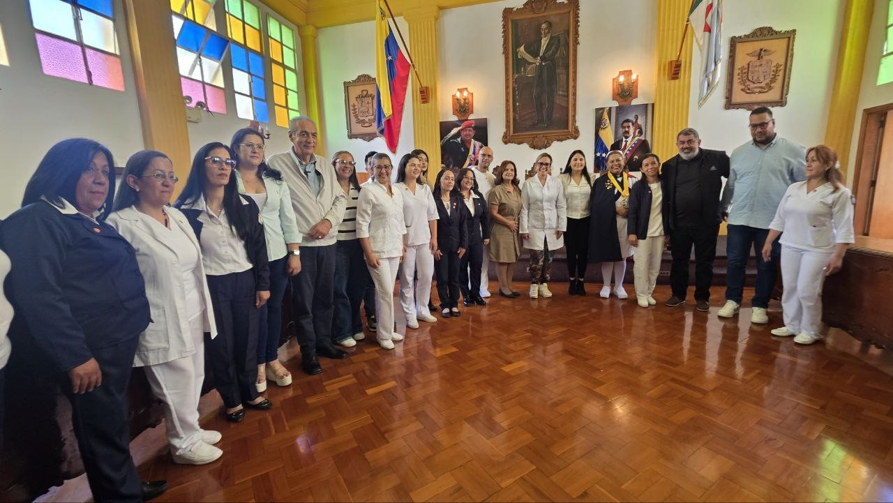 Diario Frontera, Frontera Digital,  Regionales, ,La actividad fue promovida por la presidenta del Parlamento Regional, Delia Vera, quien destacó el compromiso, la entrega y la vocación de servicio de quienes dedican su vida, al cuidado de los demás,‎Legisladores merideños reconocen la labor de los enfermeros con acto especial