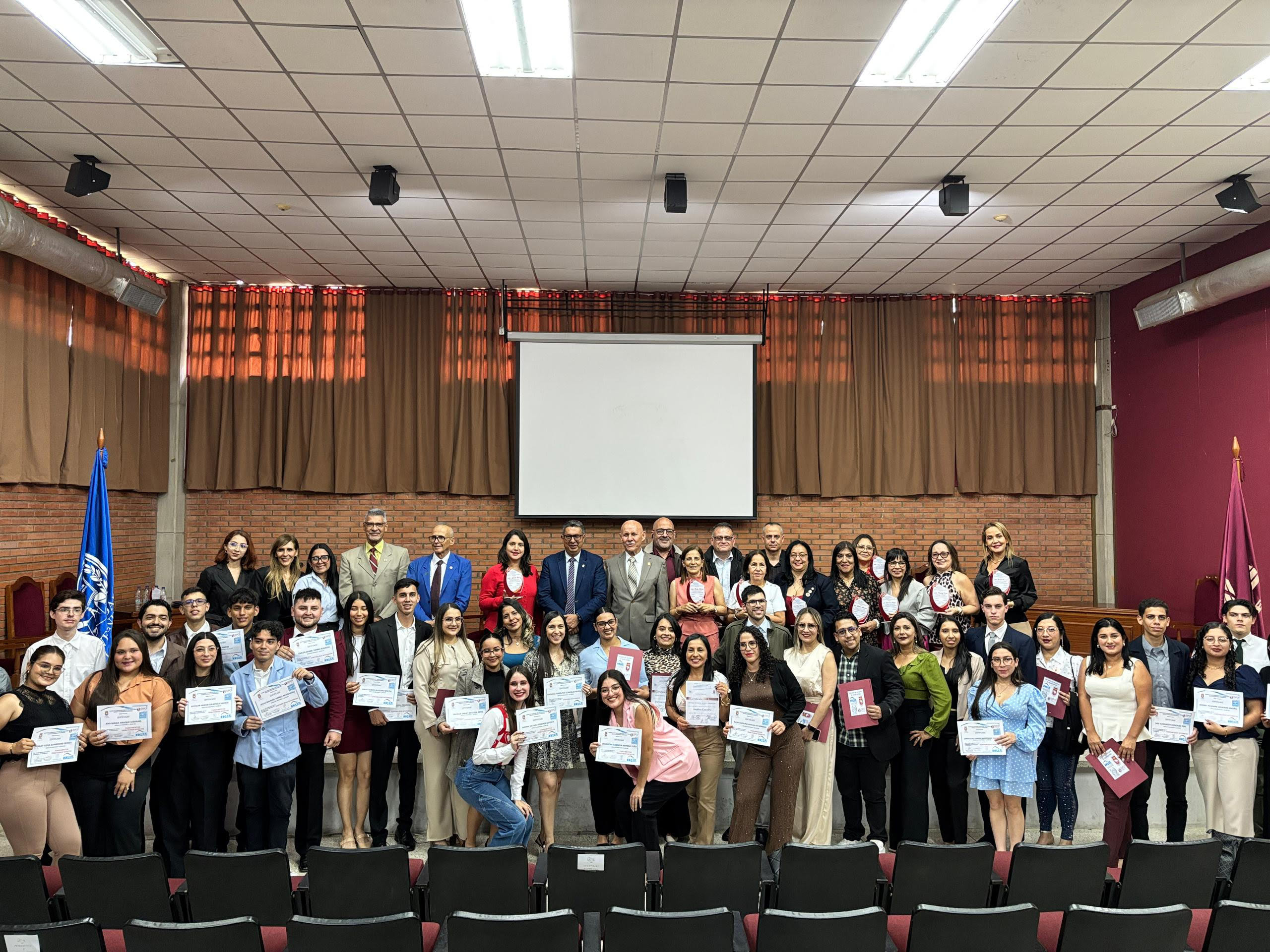 Diario Frontera, Frontera Digital,  Regionales, ,Entrega de certificados de Estudios Avanzados y del programa Aula Contable en la ULA, unión académico – gremial. Foto: Prensa Ccpem,Colegio de Contadores Públicos de Mérida y la ULA entregaron 
certificados de Estudios Avanzados y Aula Contable