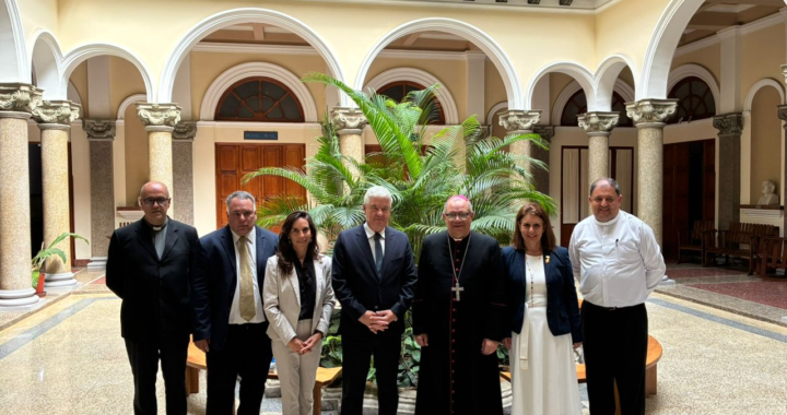 Diario Frontera, Frontera Digital,  Regionales, ,Durante el encuentro, desarrollado en un ambiente de cordialidad y respeto institucional, se destacó la importancia de promover espacios de cooperación cultural y de preservación del patrimonio histórico y artístico.,El Embajador de Portugal visitó el Palacio Arzobispal de Mérida