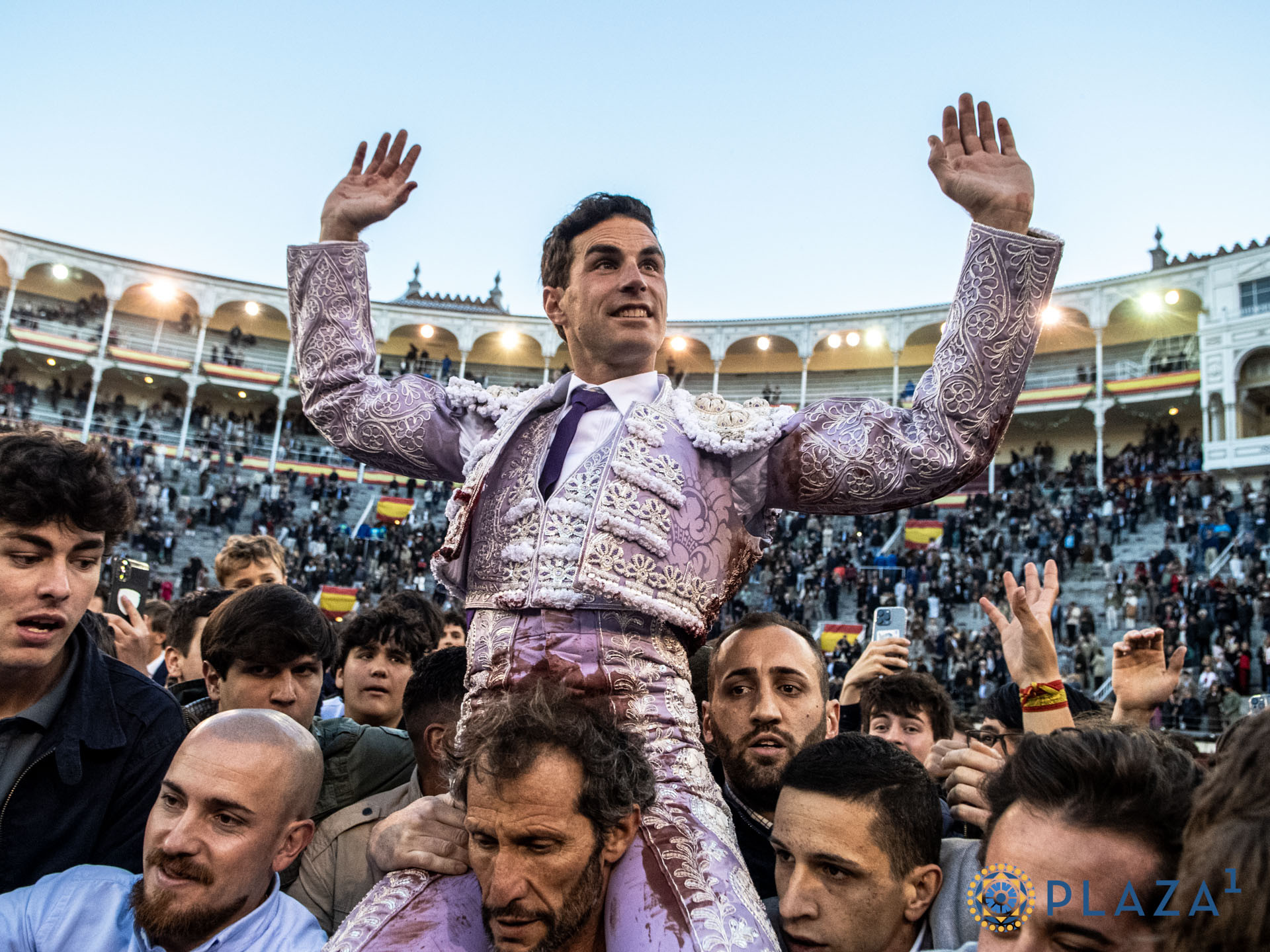 Diario Frontera, Frontera Digital,  Entretenimiento, ,Si la tauromaquia es un pecado, en el templo del toreo se citaron 22.964 pecadores en el cuarto 'No hay billetes' de la feria, que acabaría siendo también el de la cuarta Puerta Grande de Fernando Adrián,El gozo de pecar en una corrida emocionantísima