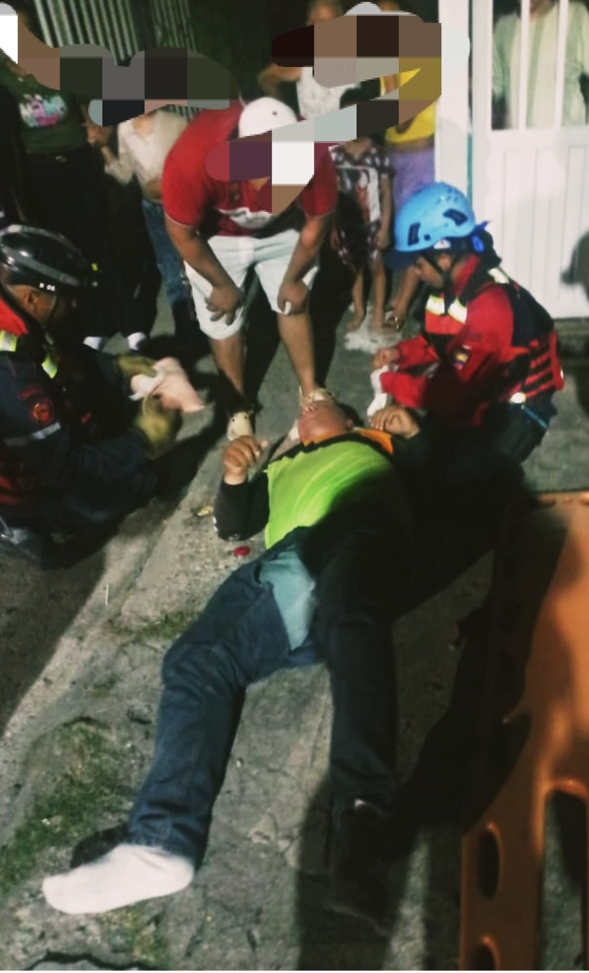Diario Frontera, Frontera Digital,  Sucesos, ,Una comisión del Cuerpo de Bomberos de la estación N.º 4 de El Vigía, bajo el mando del teniente (B) Carlos Márquez, atendió al herido con inmovilización y estabilización,Moto taxista resultó lesionado en colisión con un vehículo