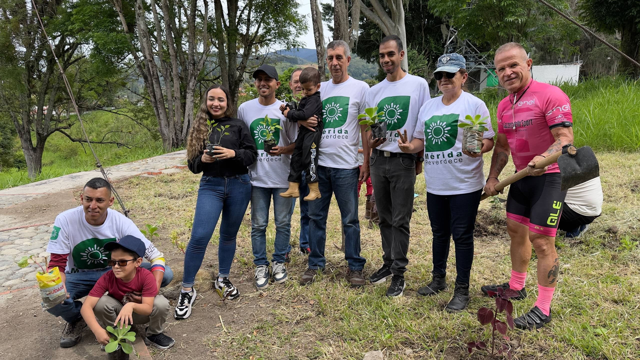 Diario Frontera, Frontera Digital,  Regionales, ,La jornada también contó con la participación del sargento primero Bagnino, quien representó la unión cívico-militar,Jornada de reforestación transforma los espacios del Parque Albarregas