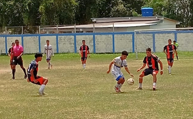 Diario Frontera, Frontera Digital,  Deportes, ,Liga Nacional de Fútbol Mérida,Cenfemaca y Alberto Adriani lideran la Liga Nacional de Fútbol Mérida