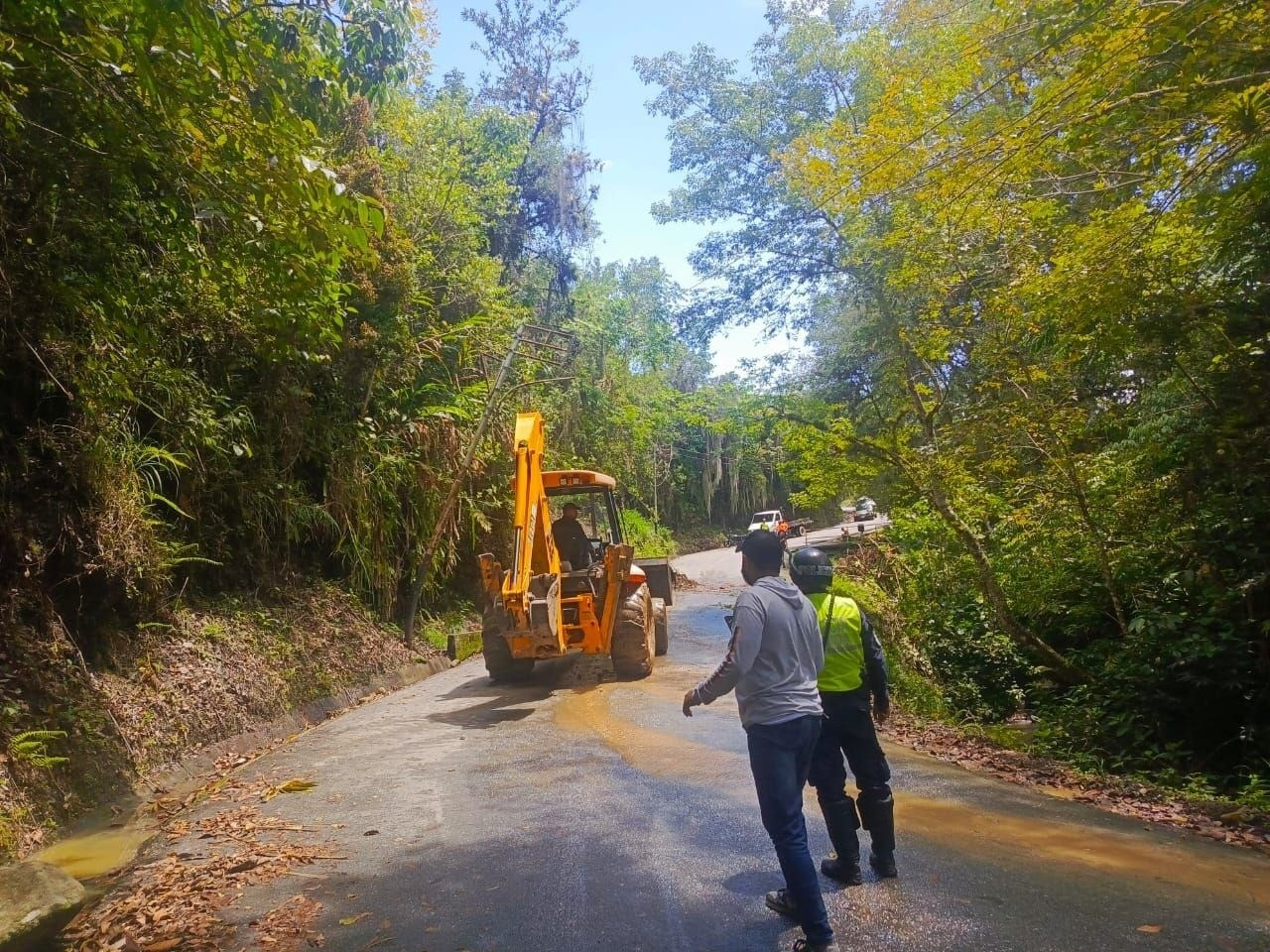 Diario Frontera, Frontera Digital,  Regionales, ,Manuel Morante, director de Vialidad y Transporte, informó que el personal se mantiene desplegado atendiendo los puntos críticos generados por las precipitaciones,Alcaldía de Libertador despeja la vialidad en El Vallecito tras intensas lluvias