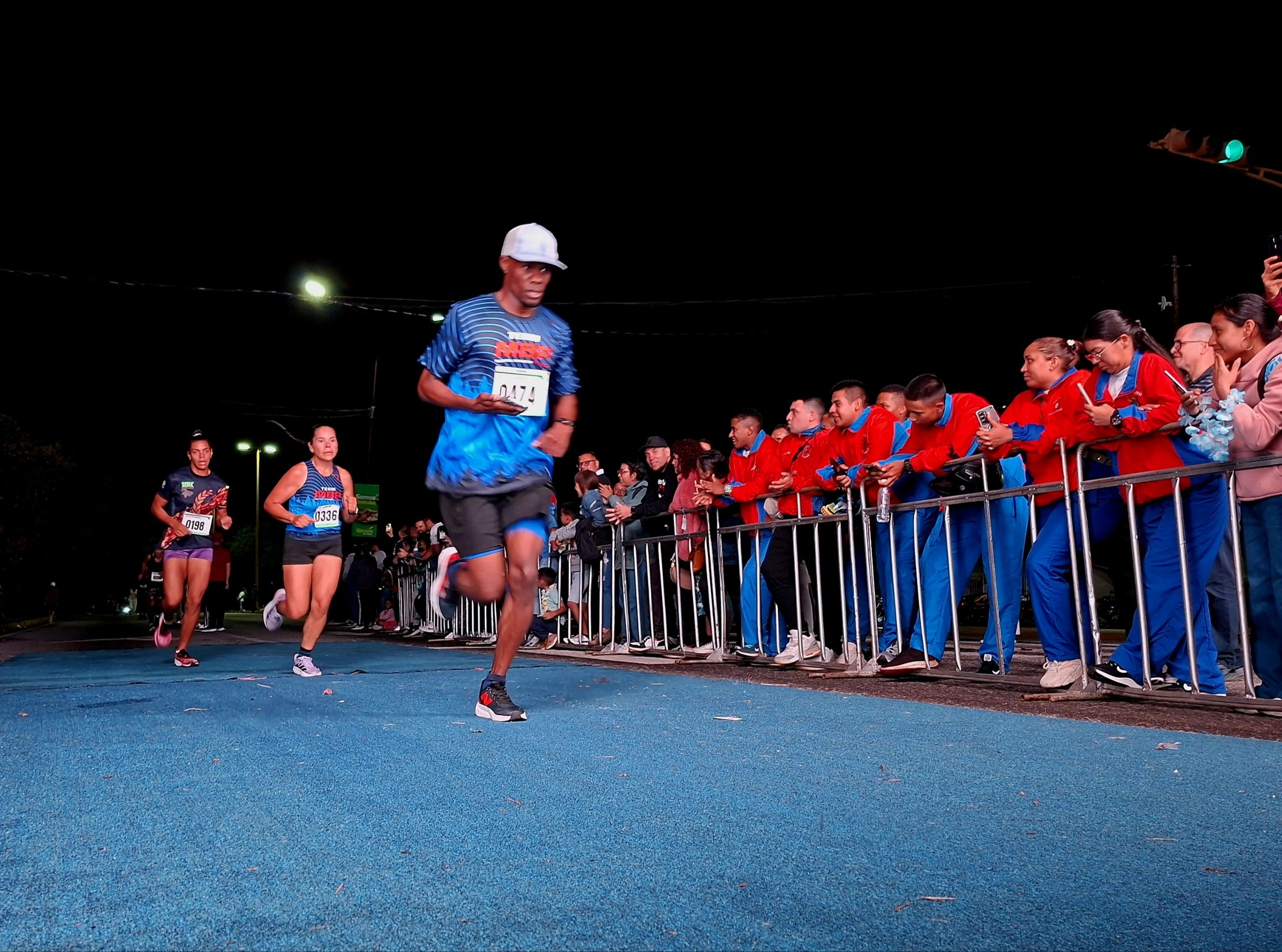 Diario Frontera, Frontera Digital,  Deportes, ,Los presentes, también disfrutaron de la presentación del grupo "Buena Vibra", quienes pusieron a bailar a los presentes con su temas más reconocidos,Merideños corrieron el 10K nocturno "Bolívar Vuelve"